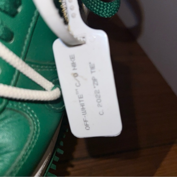 Nike - Picture 3 of 5